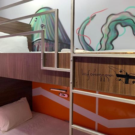 Gorgona Hostel Батуми Екстериор снимка