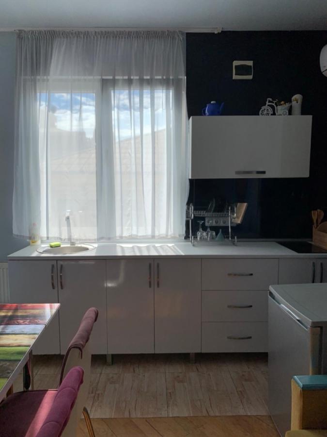 Gorgona Hostel Батуми Екстериор снимка