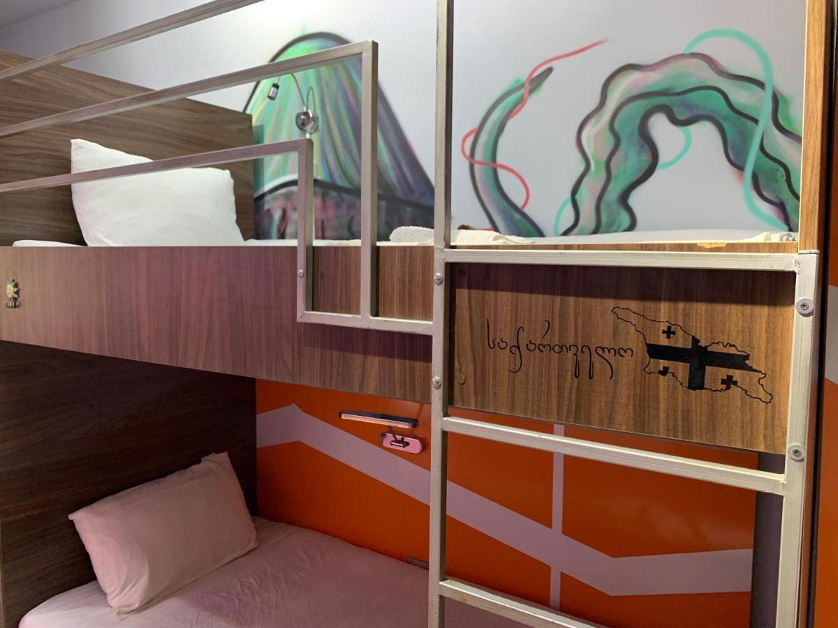 Gorgona Hostel Батуми Екстериор снимка