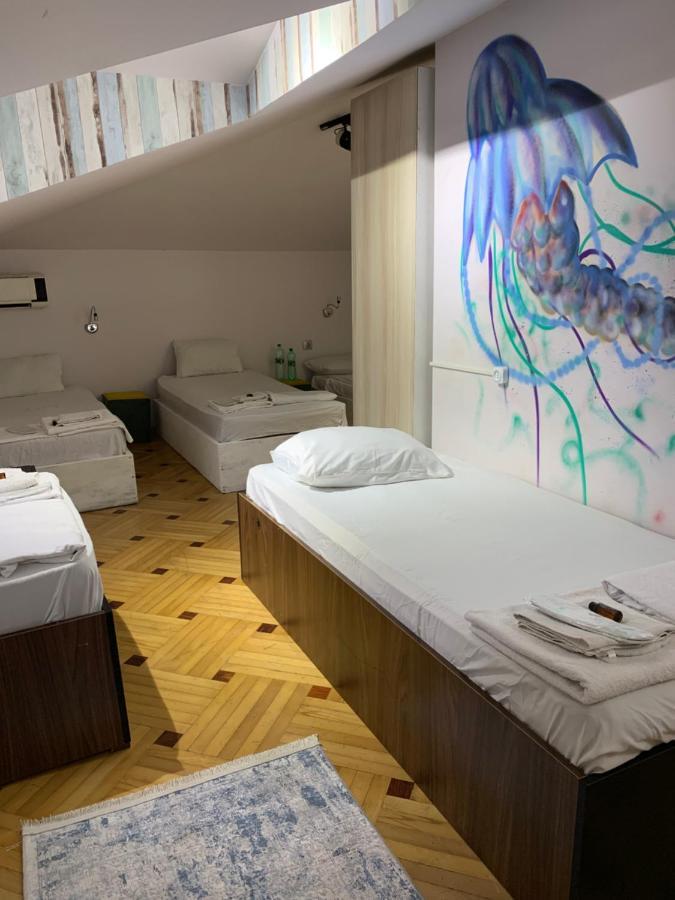 Gorgona Hostel Батуми Екстериор снимка